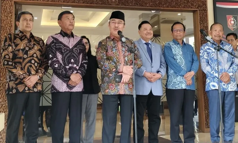 Komisi Percepatan Reformasi Polri mengajak seluruh masyarakat Indonesia untuk memberikan masukan atau rekomendasi untuk perbaikan Polri ke depannya.
