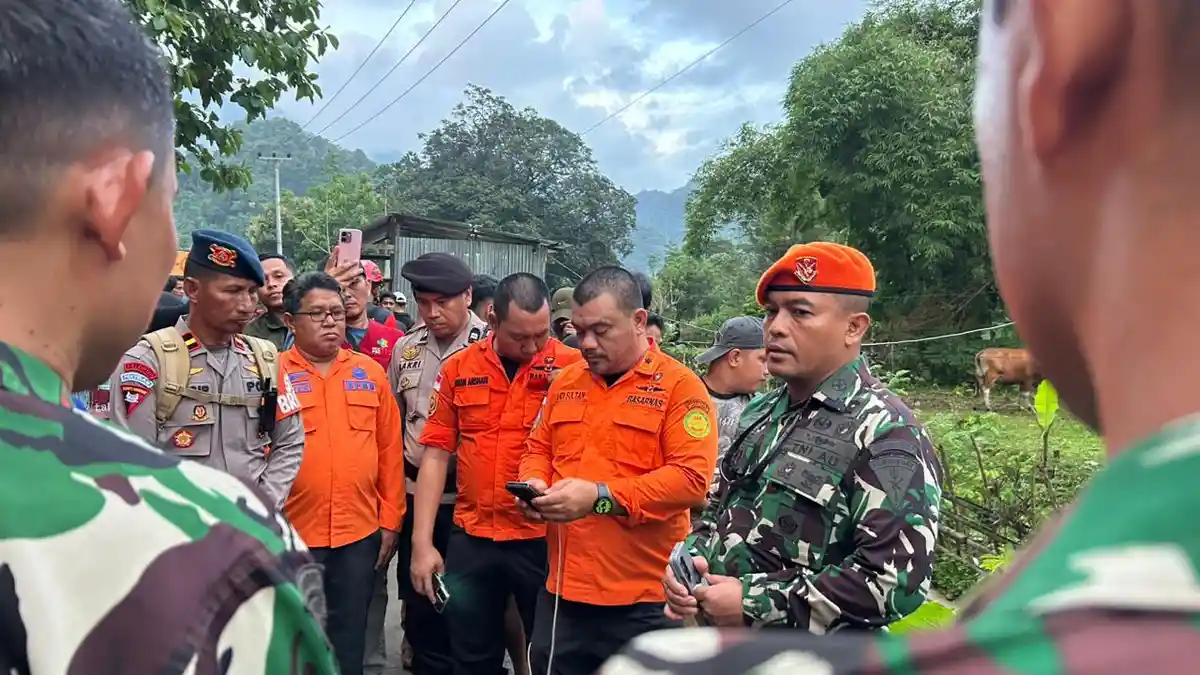 KEPINGAN YANG DIDUGA PESAWAT ATR 42/400 IAT DITEMUKAN PENDAKI DI BULUSARAUNG - Gambar 1