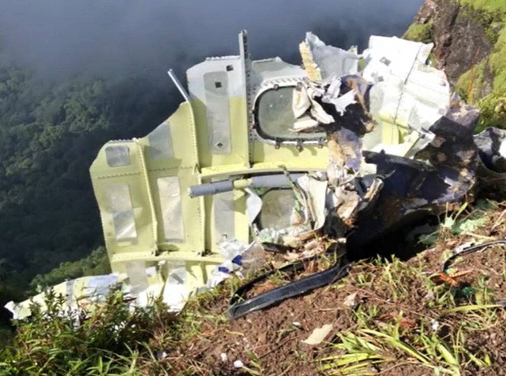 Badan dan Ekor ATR 42-500 Ditemukan di Lereng Terjal Gunung Bulusaraung