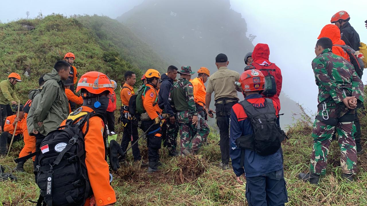 Operasi SAR di Pangkep: Satu Korban Pesawat ATR 42-500 Berhasil Dievakuasi