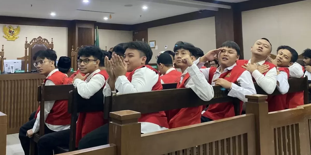 Hakim Vonis 21 Terdakwa Kericuhan Demo Agustus 2025: Hukuman Penjara Diganti Pengawasan, Menimbulkan Debat Publik