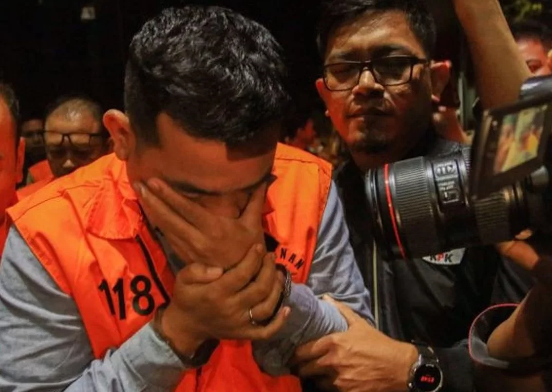 Sempat Kabur Saat OTT, Pemilik PT Blueray John Field Akhirnya Menyerahkan Diri ke KPK
