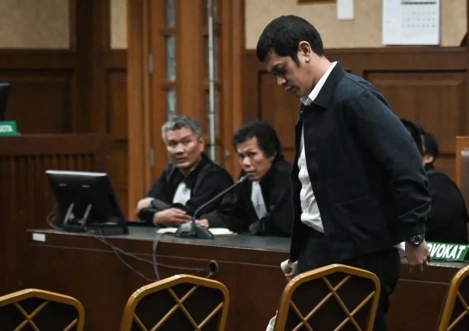 Anak pengusaha minyak Riza Chalid, Muhamad Kerry Adrianto Riza, Akhirnya buka suara setelah dituntut 18 Tahun penjara dan denda sebesar Rp 13,4 T.