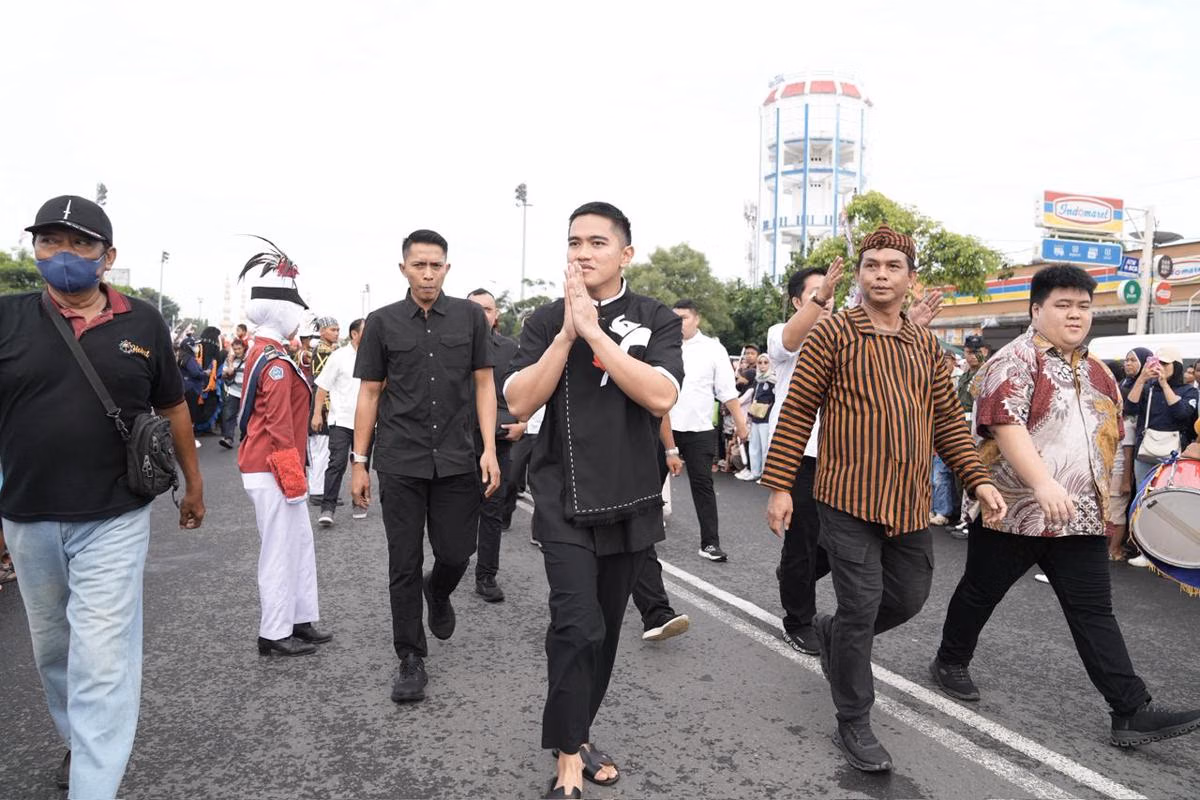 Kirab Budaya PSI di Kota Tegal, Kaesang: Politik Harus Sejalan dengan Identitas Lokal