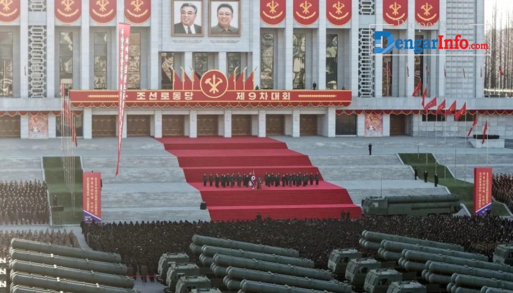 Korea Utara Memamerkan Peluncur Roket Raksasa, Klaim Mampu Bawa Hulu Ledak Nuklir