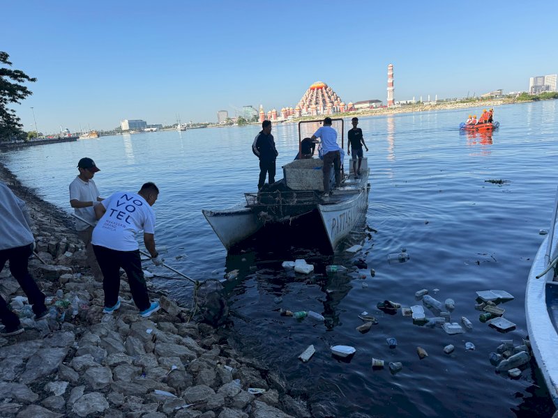 Pantai Losari hingga Panambungan Dibersihkan, 85 Kilogram Sampah dan Limbah Laut Diangkut