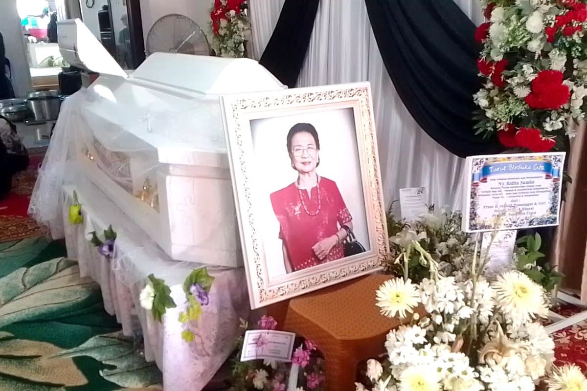 Jenazah Ibunda Ferdy Sambo Tiba di Luwu, Dimakamkan Jumat