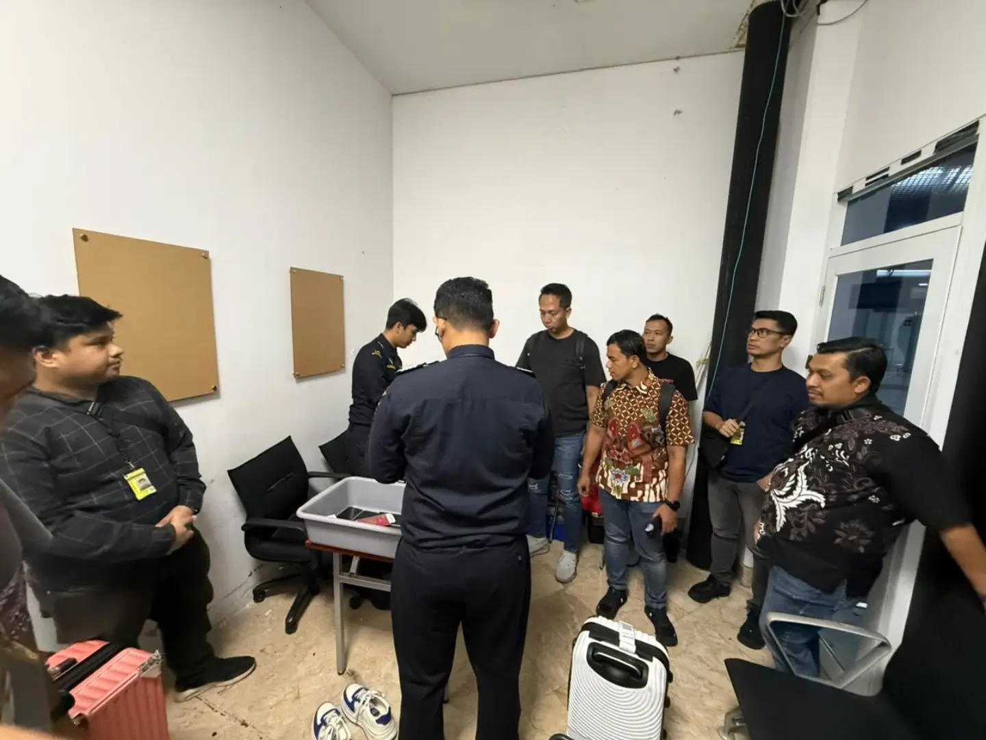 5,2 Kg Etomidate Diselundupkan di Sol Sepatu, 5 WN Malaysia Diamankan