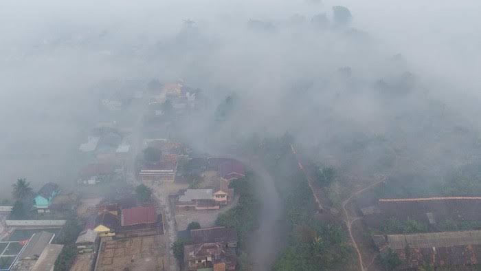 Asap Karhutla Pekat di Palembang, Warga Cemas Api Merambat ke Permukiman